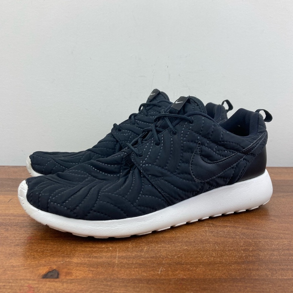 Nike Roshe One Black Quilted Athletic Running Shoes 833928-004 Women’s Size 9.5.